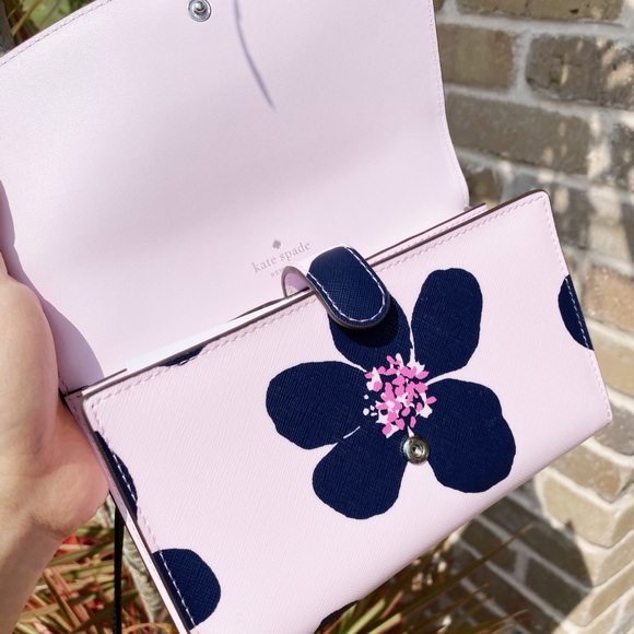 NWT Kate Spade Phone Crossbody🌸 - Picture 5 of 10